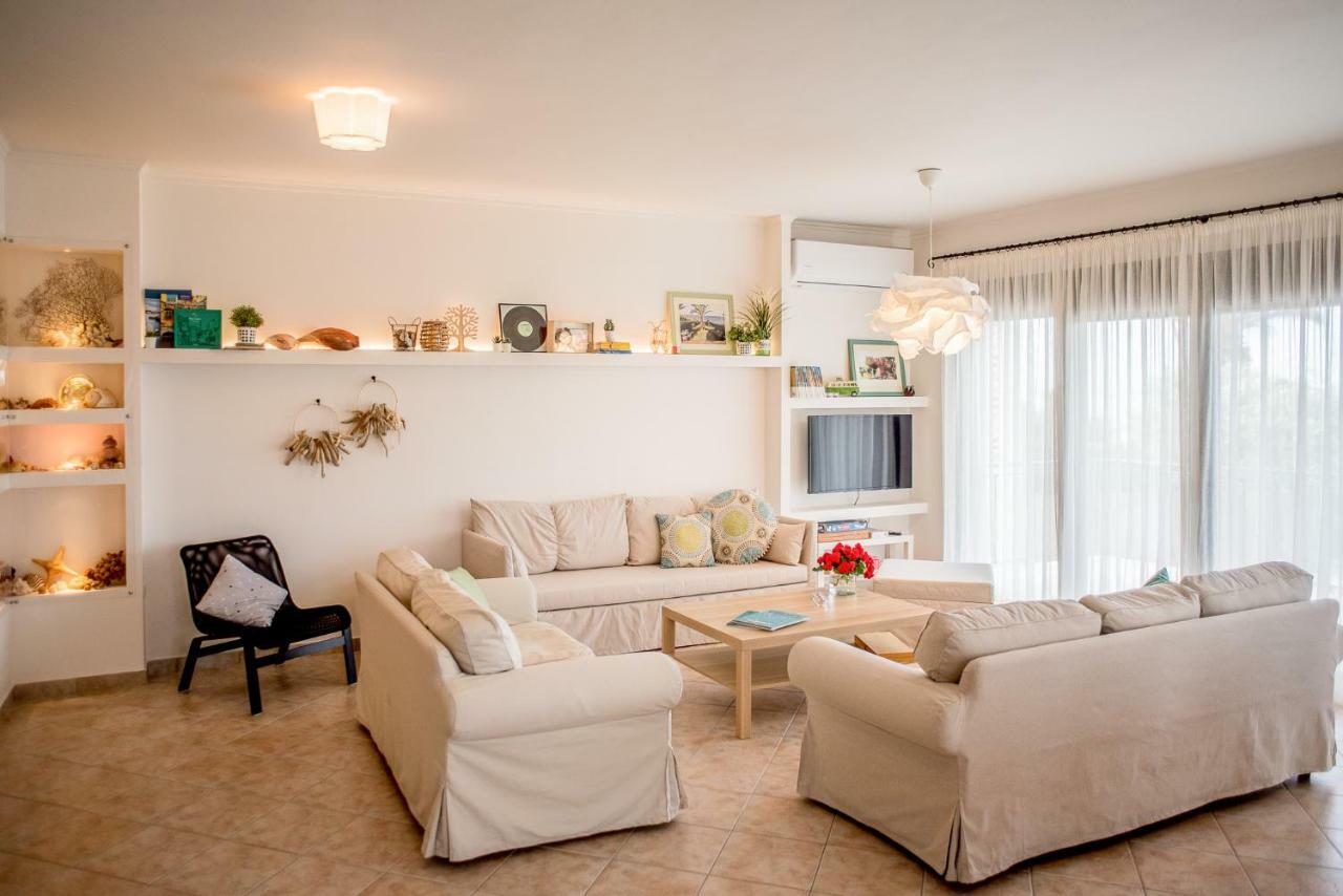 Oikia Eleanthi - Beachfront Garden Home! 미티카스 외부 사진